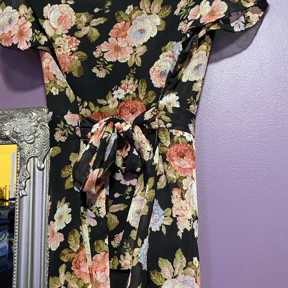 Floral blouse with flutter sleeves - Picture 2 of 2